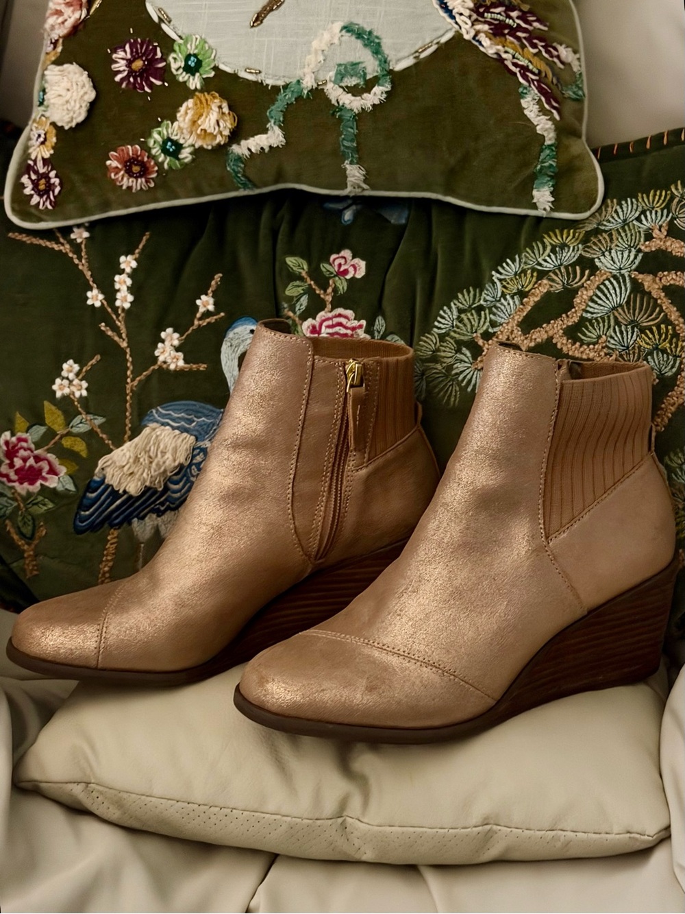 TOMS Sadie Fashion Casual Boots – Bronze Metallic Wedge Ankle Boots - Size 8